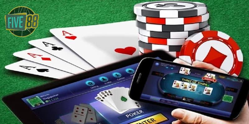 Nữ thanh niên kiếm tiền khủng từ đánh bài online 